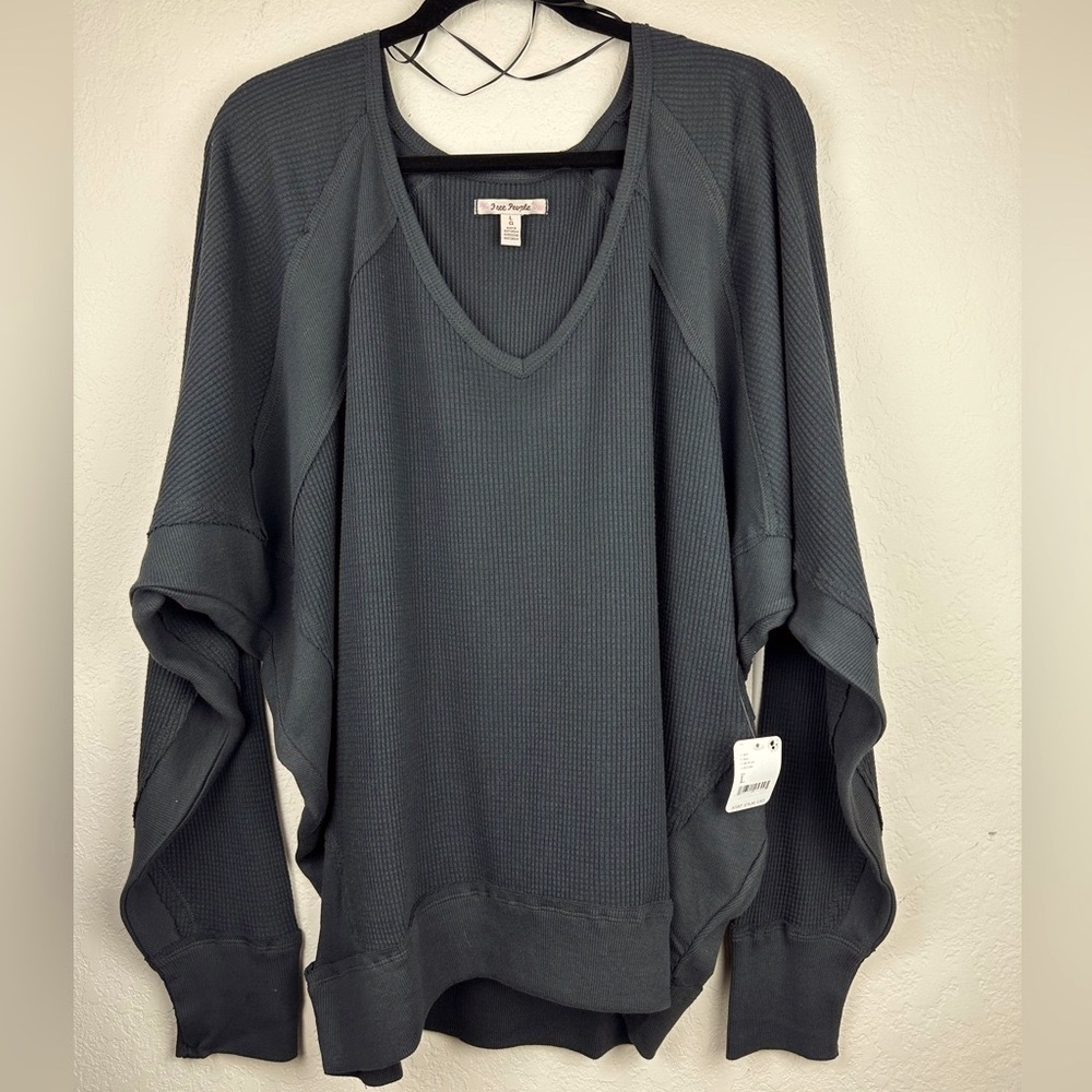 FREE PEOPLE Santa Clara MSRP $78 Women’s large black waffle knit v-neck pullover - Picture 3 of 13